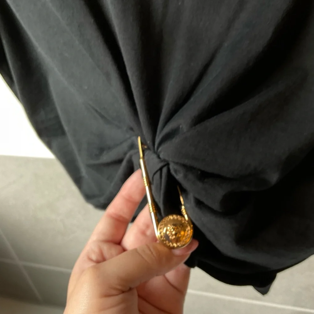 Versace Graphic Print Crew Neck Crop black Top size large - Picture 4 of 7